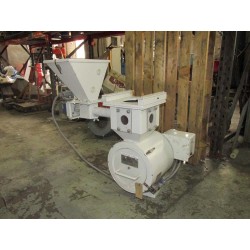 Hopper mixer with screw doser